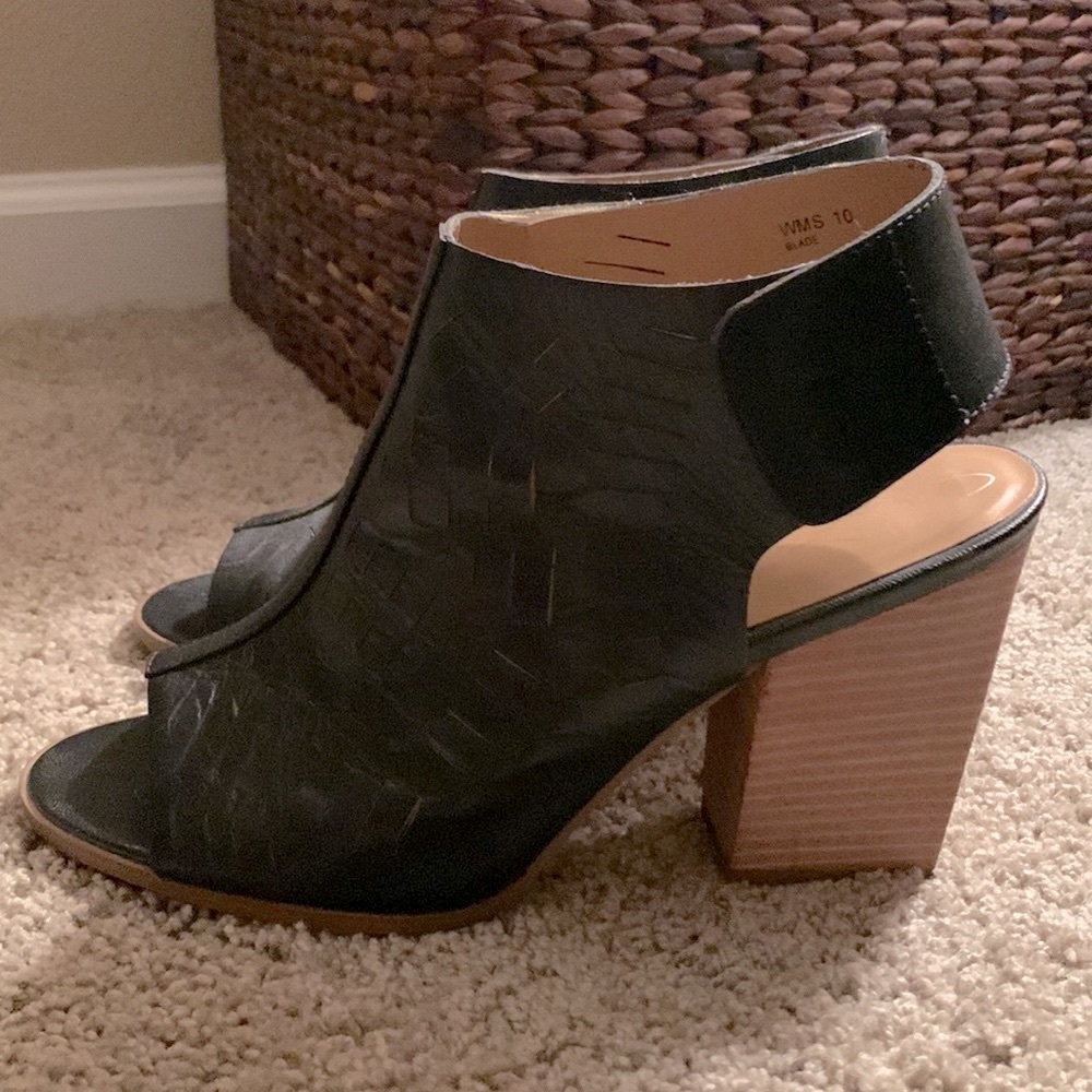 Report | Signature Blade Block Heel - image 1